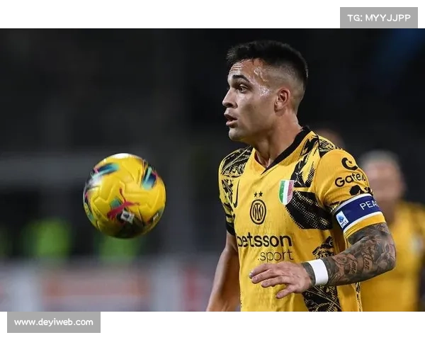 劳塔罗2025年意甲进球15粒,与奥索利尼并列自然年射手王 劳塔罗2025年意甲进球15粒,与奥索利尼并列自然年射手王