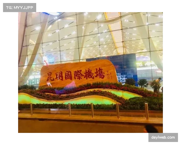 镜头捕捉：看台上，巴黎圣日耳曼高层与疑似球员经纪人就坐交谈